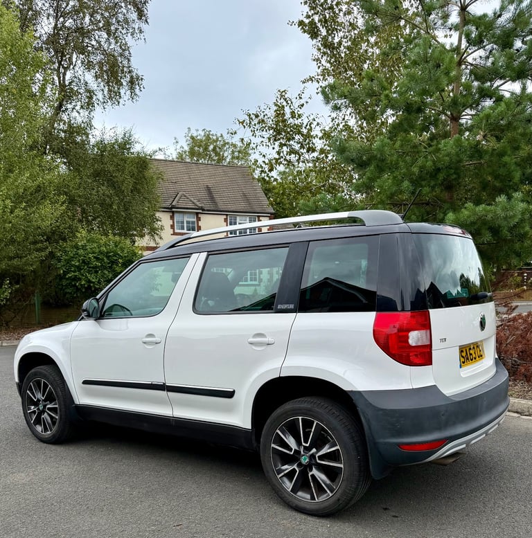 Skoda, YETI, Hatchback, 2013, Manual, 1968 (cc), 5 doors