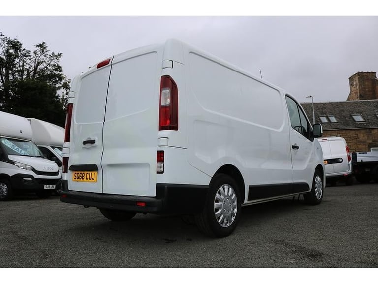 2018 NISSAN NV300 *NO VAT* LOW MILES YEARS MOT EXCELLENT CONDITION vivaro