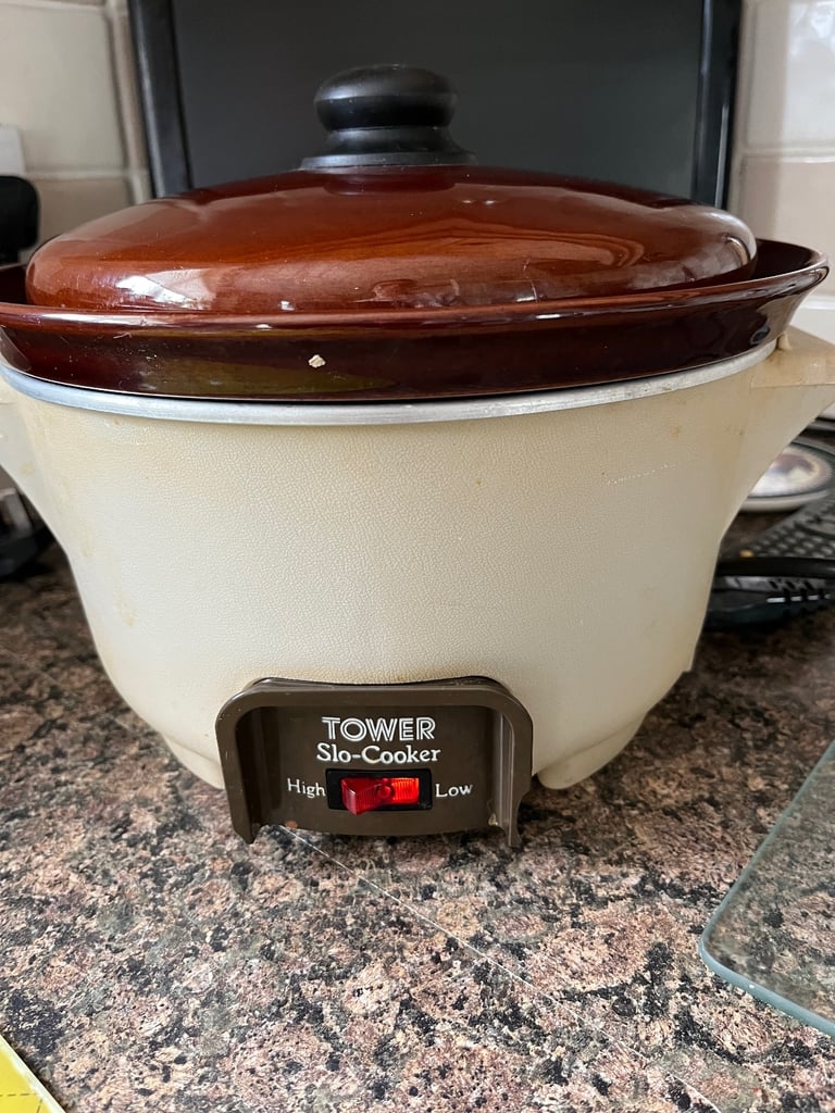 image for Family size slow cooker