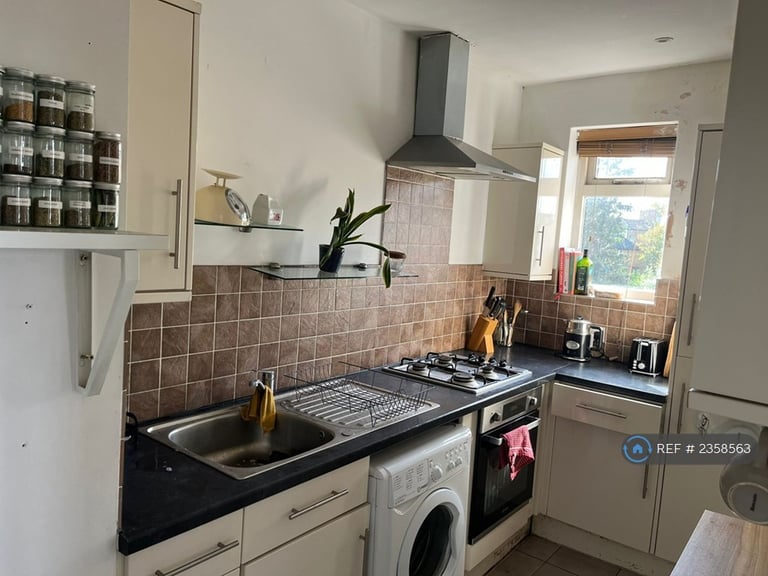 2 bedroom flat in Evering Road, London, N16 (2 bed) (#2358563)