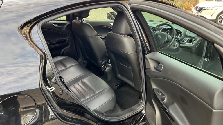 Alfa Romeo, 1.4L Sportiva Turbo Petrol GIULIETTA, Hatchback, 2012, Manual, 1368 (cc), 5 doors