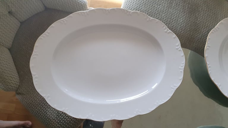 Dinner / Crockery Set - 16 piece (x3 plates chipped)