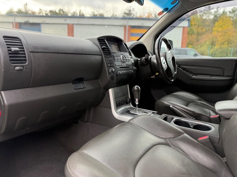 2015 Nissan Navara Double Cab Pick Up Tekna 2.5dCi 190 4WD Auto PICK UP DIESEL Automatic