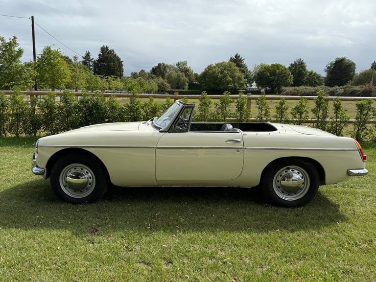 1965 MG MGB Pull Handle Roadster  Convertible PETROL Manual