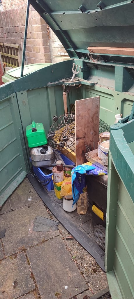 used good condition Keter? Outdoor Storage box large size