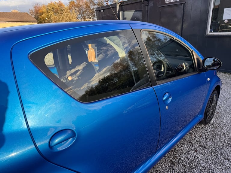 2011 Toyota AYGO 1.0 VVT-i Blue 5dr HATCHBACK Petrol Manual