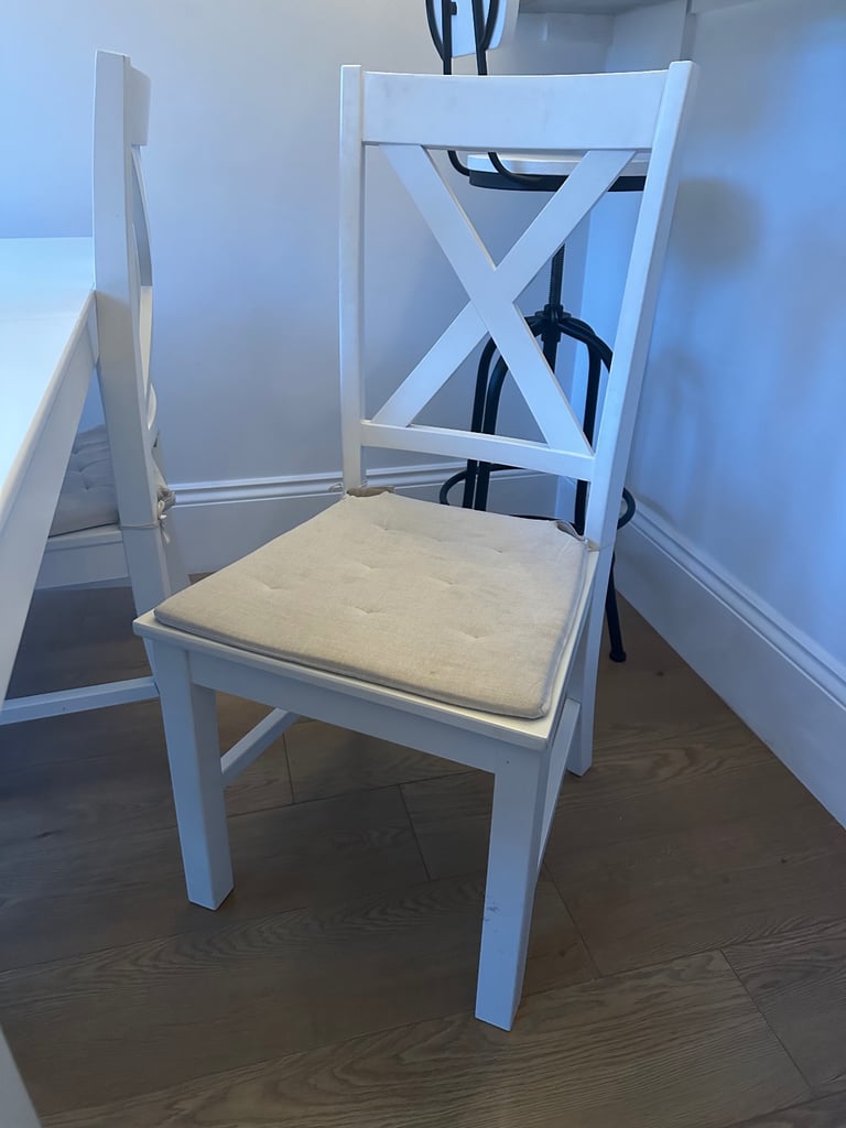 White Extendable Dining Table with 6 Chairs