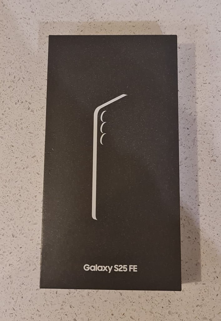 image for New Samsung Galaxy S25 FE 256GB Jet Black Smartphone Unlocked RRP £699 with 2 cases