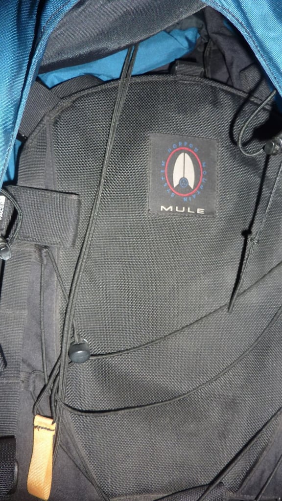 NORTH FACE Hiking Backpack Mule Bag Large Vigor BLACK BLUE Spacious Camping Excellent Back Pack!