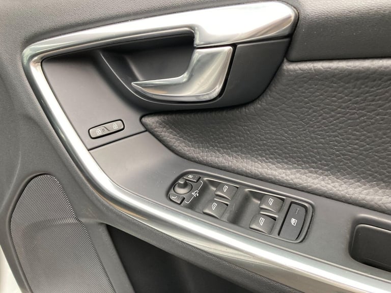 2014 Volvo V60 2.4 D6 Estate 5dr Diesel Plug-in Hybrid Geartronic AWD Euro 5 (s/s) (285 ps ESTATE...