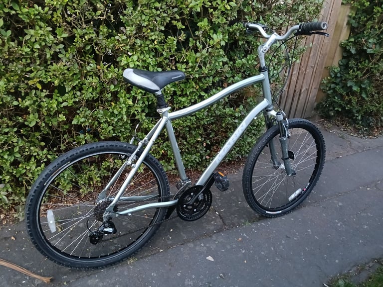 Large mens bike will suit a taller person 