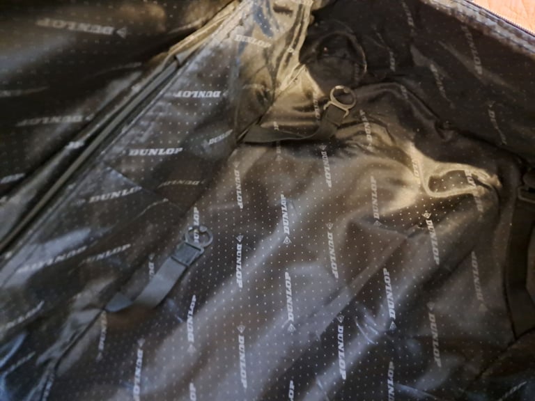 Suit case - passanger - Dunlop. 