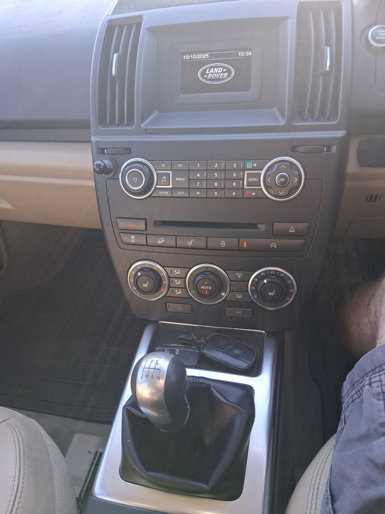 Land Rover, FREELANDER, Estate, 2013, Manual, 2179 (cc), 5 doors