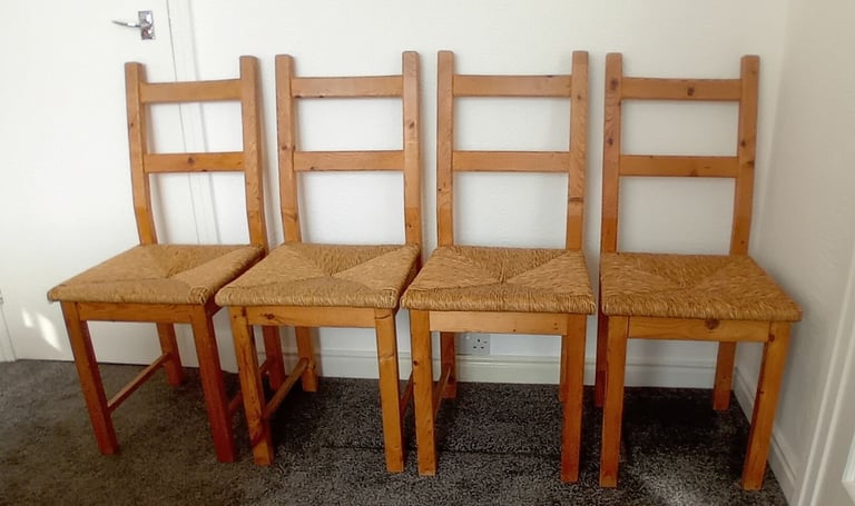 Set of 4 wooden chairs 