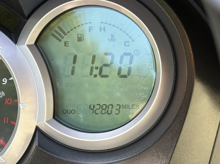 2007 / 07 Triumph Sprint 1050 £1900 Red 42803 miles.