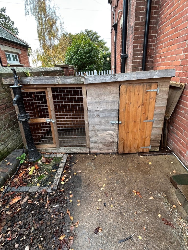 Dog kennel with run