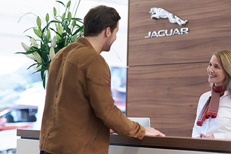 2024 Jaguar F-Pace 2.0 D200 R-Dynamic HSE Black 90th Anniv R-Dynamic HSE Black 90th Anniversar ES...