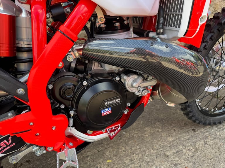 Beta RR250 X-PRO Enduro Bike, New 2025 Model, Clearance & Free Accessories 