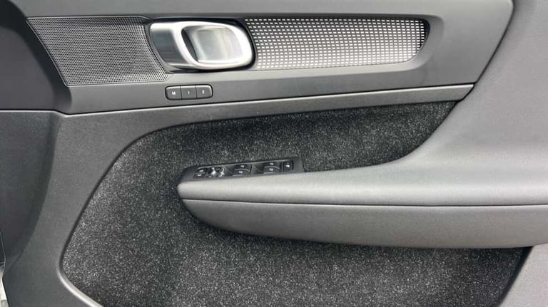 2020 Volvo XC40 2.0 D3 R DESIGN 5dr Geartronic SUV Diesel Automatic