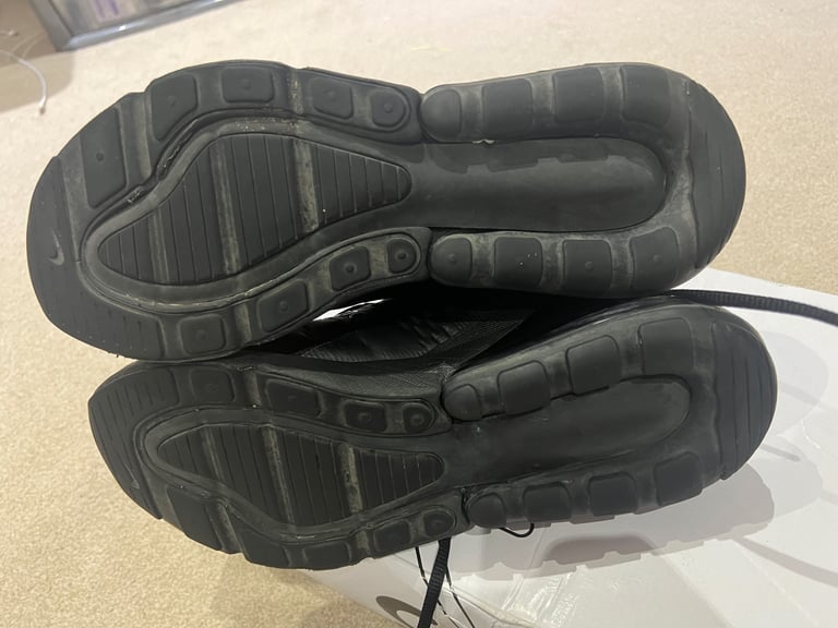 Nike Air Max 270 Triple Black Mens Size 8 £85