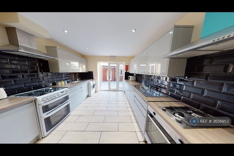 7 bedroom house in Charter Avenue, Coventry, CV4 (7 bed) (#2656953)