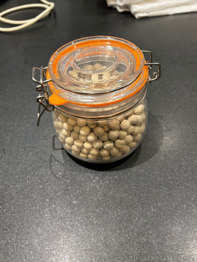 image for Blind baking beans with jar 