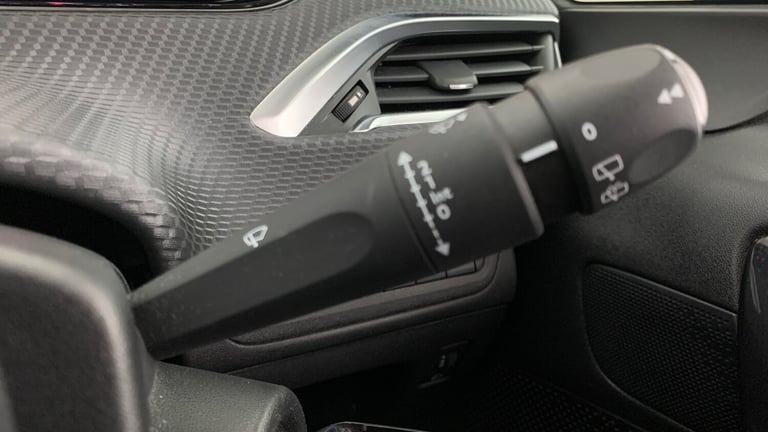 2016 Peugeot 208 1.2 PureTech XS White Hatchback 5dr Petrol Manual Euro 6 (82 ps) Hatchback Petro...