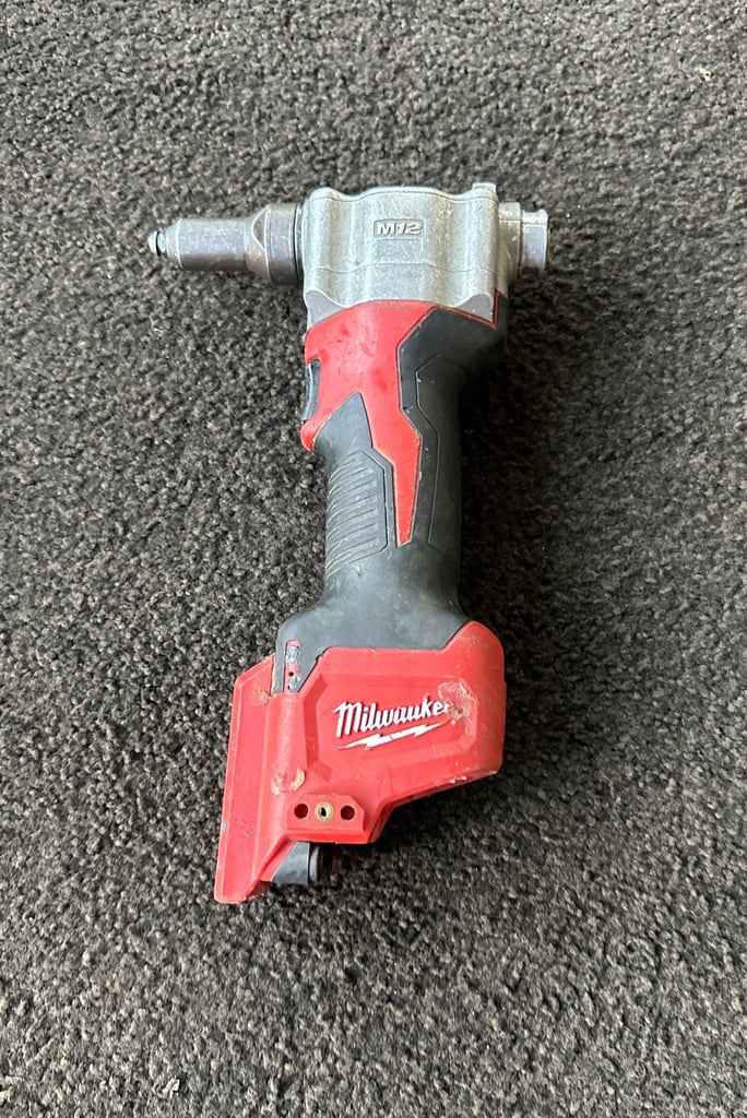 Milwaukee Electric Pop Rivet Gun,  Milwaukee, Pop Rivet Gun, Power Tool
