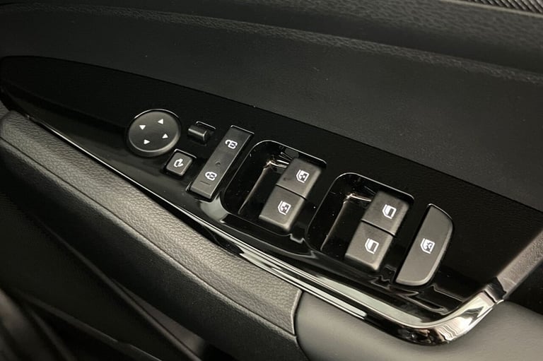 2023 73 KIA SPORTAGE 1.6 T-GDI 13.8KWH 3 SUV 5DR PETROL PLUG-IN HYBRID AUTO AWD 