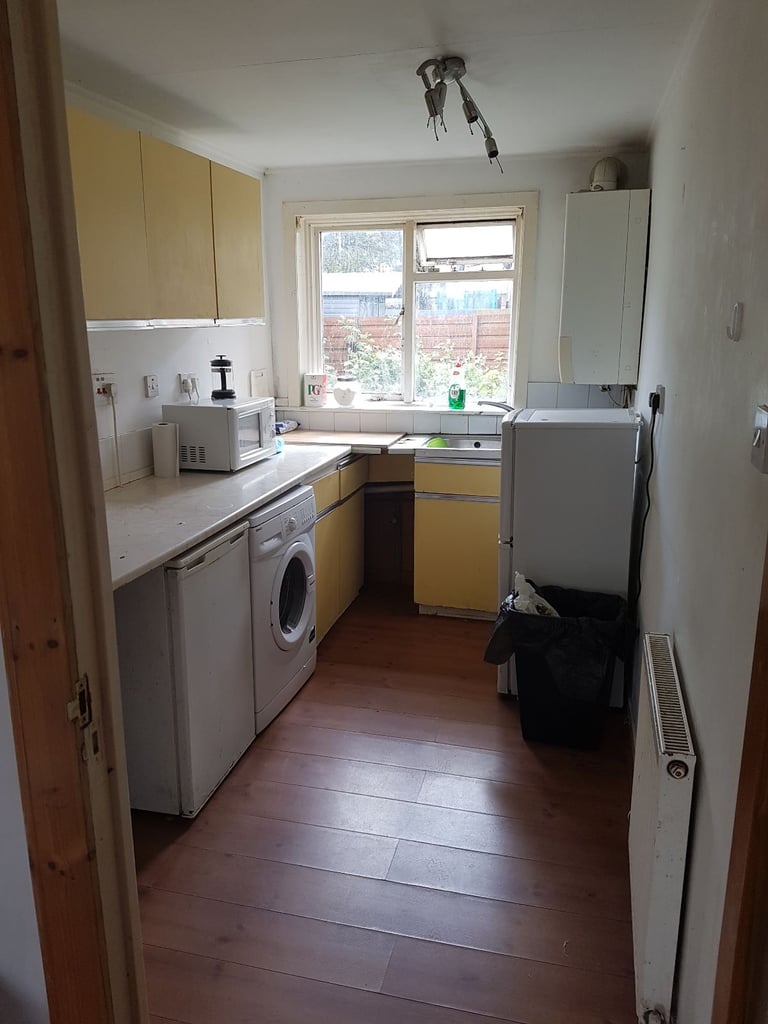 Large Spacious Double Room EH15 FREE Council Tax Free Parking near duddingston