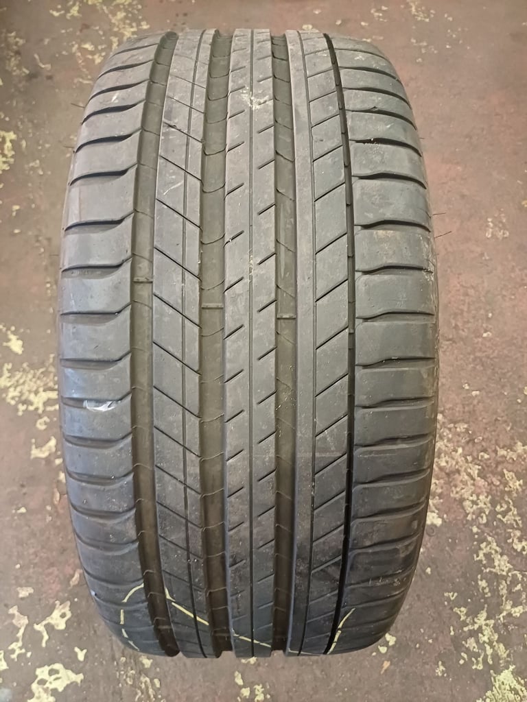 1x 265 40 21 Michelin Tyre