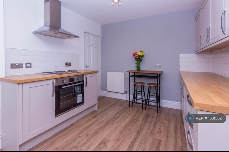 4 bedroom house in Cleveland Road, Southsea, PO5 (4 bed) (#1531562)