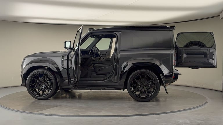 2025 Land Rover Defender 3.0 D250 X-Dynamic SE 90 3dr Auto ESTATE DIESEL Automatic