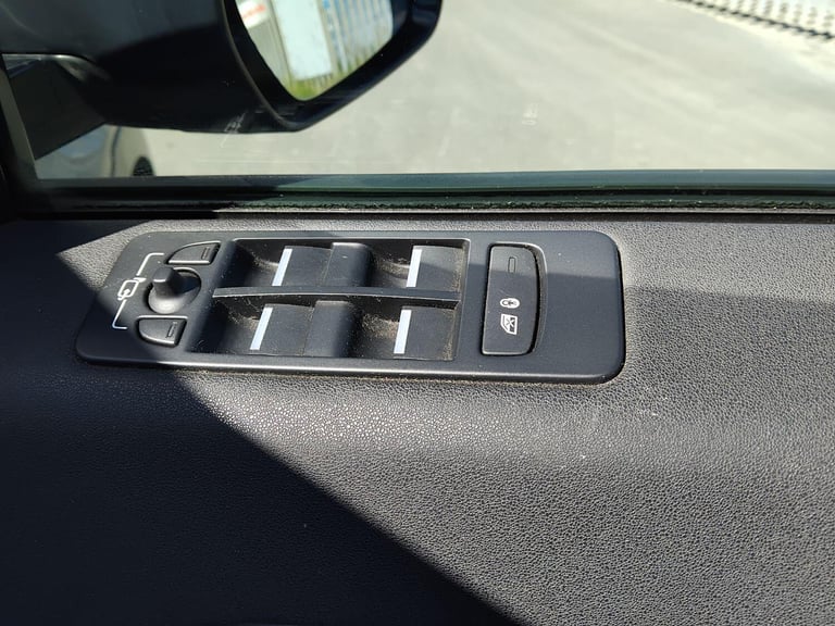 LAND ROVER DISCOVERY SPORT 2.0 TD4 SE Tech Grey Manual Diesel 2015