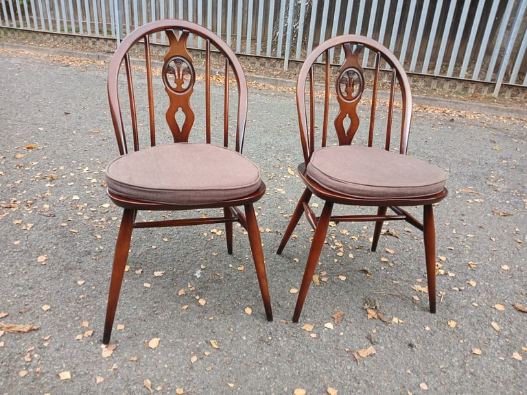 Super Clean Pair Of Elm Ercol Fleur De Lys Chairs 