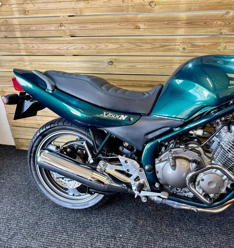 Yamaha XJ600 (naked Diversion) / Y Reg 2001 / ONLY 5449 MILES!