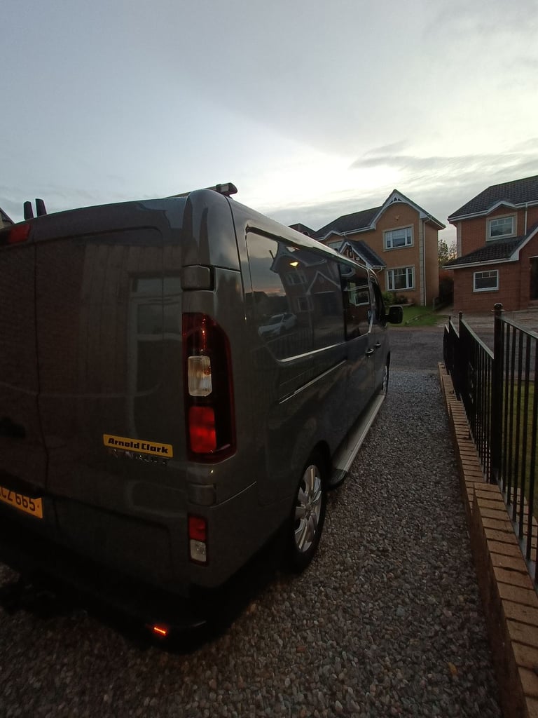 Renault Trafic Sport+ 6-Seater Crew Van