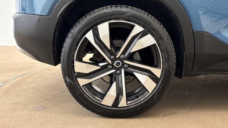 2025 Volvo XC40 2.0 B4 MHEV Ultra Bright DCT Auto Euro 6 (s/s) 5dr ESTATE Petrol/Electric Hybrid ...