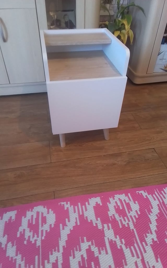 BEDSIDE TABLE/ DRAWER 