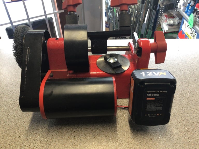 Portable key cutting machine