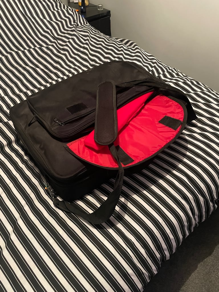 Native Instruments Traktor KONTROL S4 mk1 controller with Odyssey carry case Used (read description)