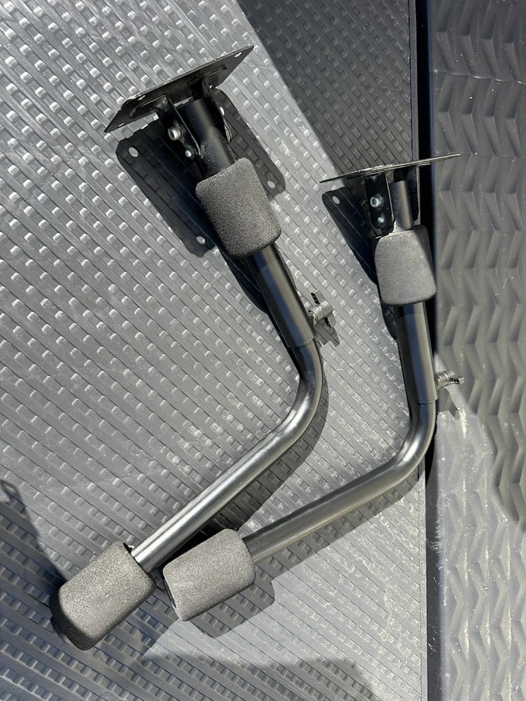 Halfords Exodus 470L Roof Box + wall mount