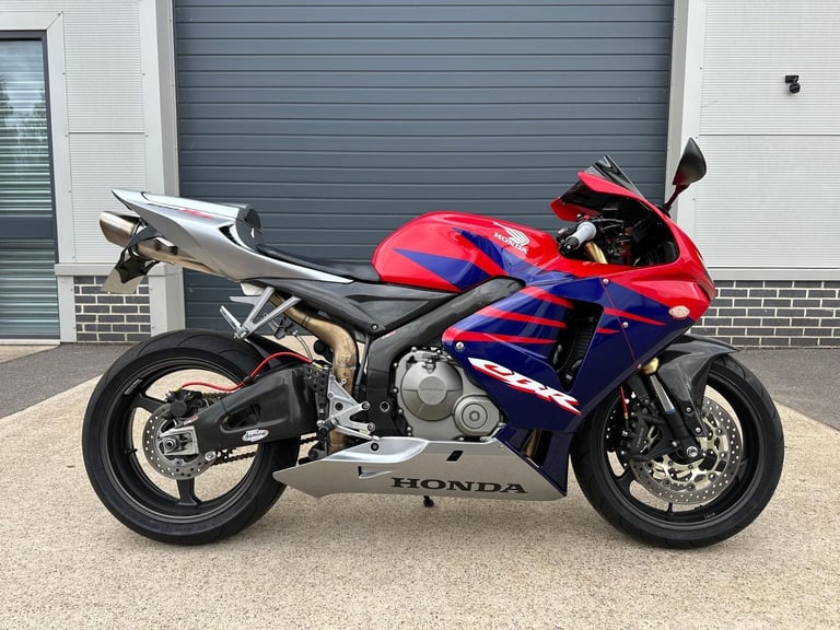 HONDA CBR600 RR-5 2005 - VERY CLEAN EXAMPLE ONLY 12689 MILES
