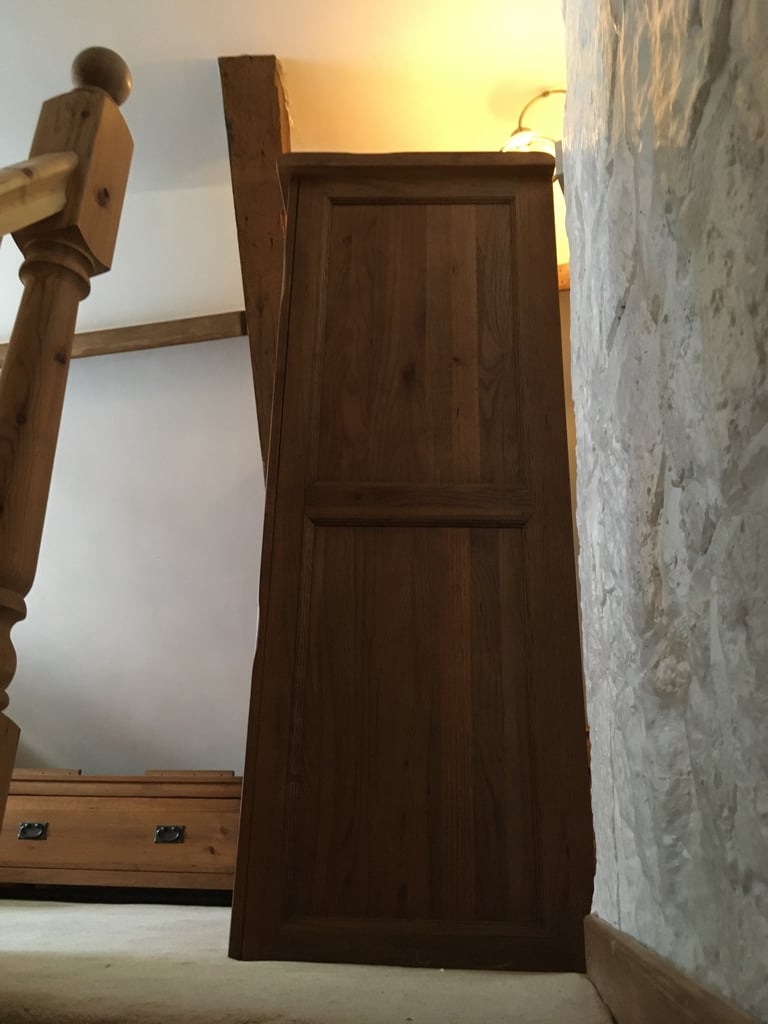 Beautiful solid Oak Furniture Land rustic double wardrobe & large deep drawer EXCELLENT CONDITION 