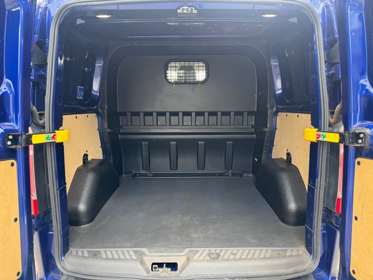 2017 Ford Transit Custom 2.0 TDCi 170ps L1 Factory Fitted Crew Sport No Vat