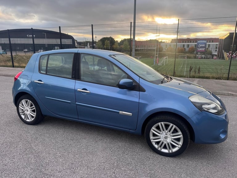 2011 Renault Clio 1.6 VVT Initiale TomTom Auto Euro 5 5dr HATCHBACK Petrol Automatic