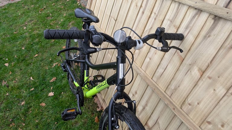 Girls 24" Pinnacle Aspen bike