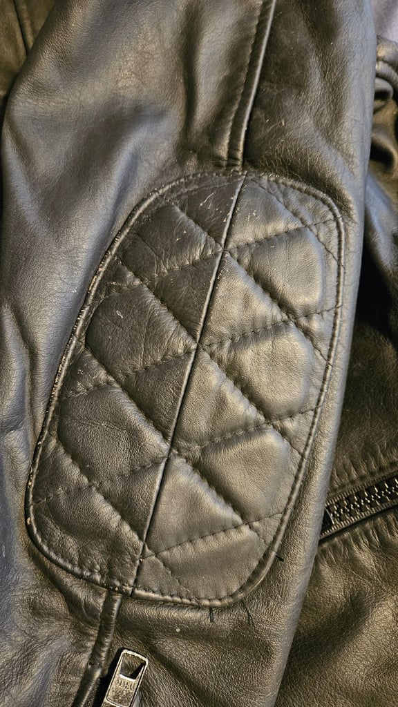 1980's WOLF LEATHERS Cafe RacerJacket painted motorbike jacket - Hand Painted Queensryche - 44'