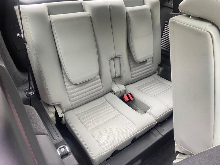 2018 Land Rover Discovery Sport 2.0 TD4 HSE Luxury SUV 5dr Diesel Manual 4WD Euro 6 (s/s) (180 ps...