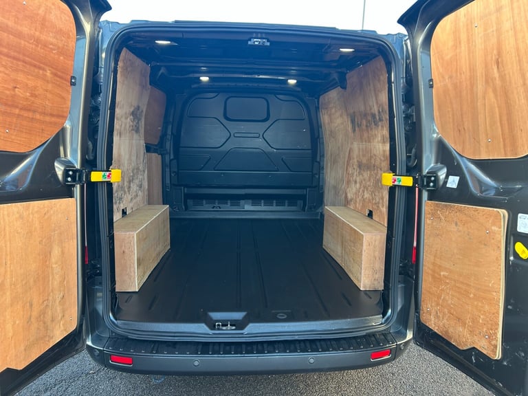 2021 Ford Transit Custom Limited 2.0 EcoBlue 130ps L1 H1 SWB 34,500 miles Grey
